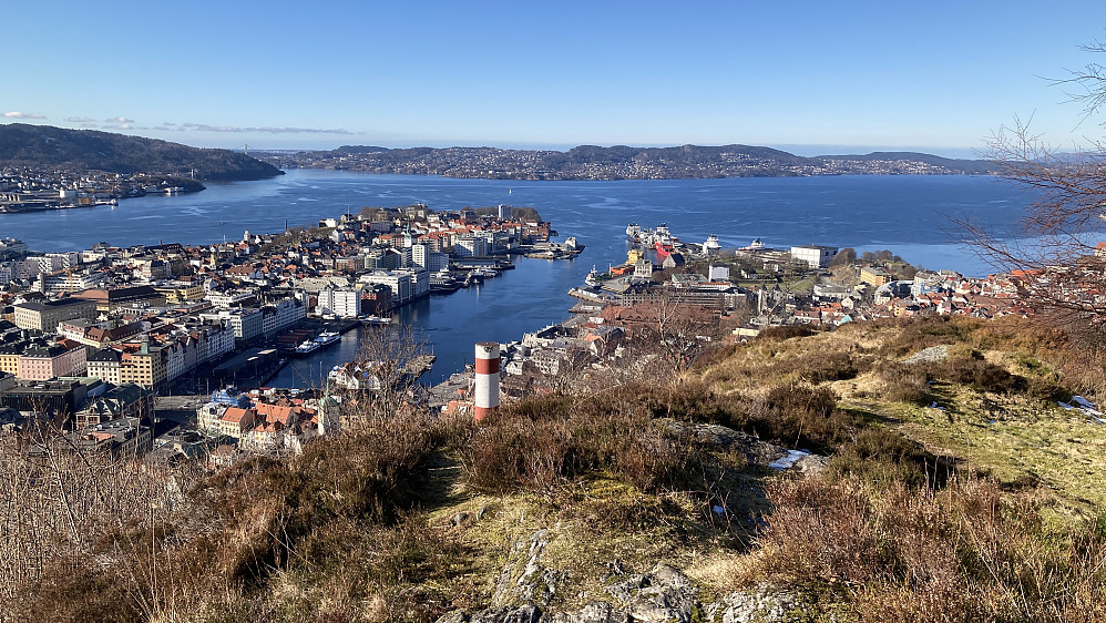 Formidabel utsikt mot nord og vest fra søylen vest for Skansemyren!
