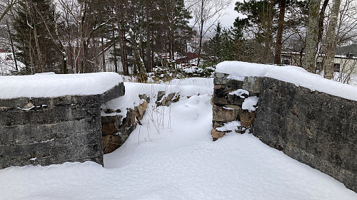Åpning/inngang mor sør  for luftvernstillingen