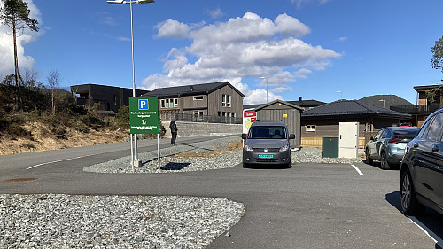Parkering nær boligfeltet i Gåsakilen