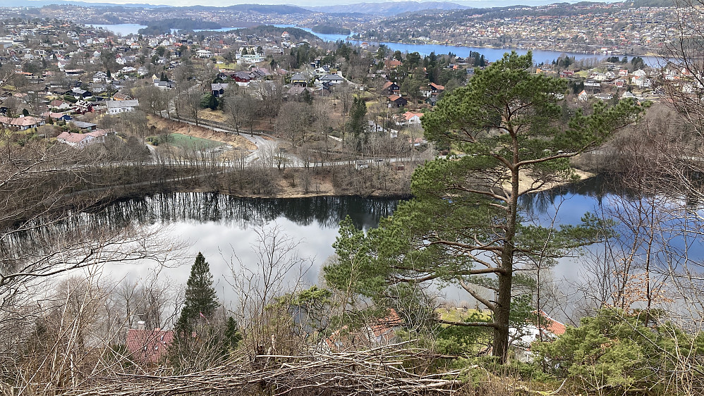 Bratt ned mot Myravatnet i vest!