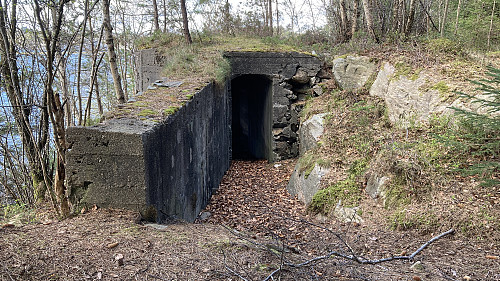 Bjørge Bunker 2 på toppen av en haug sett fra sør