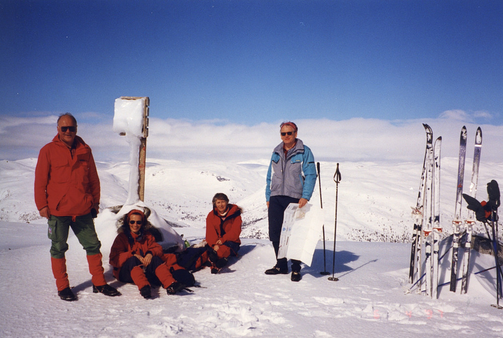 Med fam. Stangeland på toppen av Vesetfjellet. Nydelihge nedrenn!