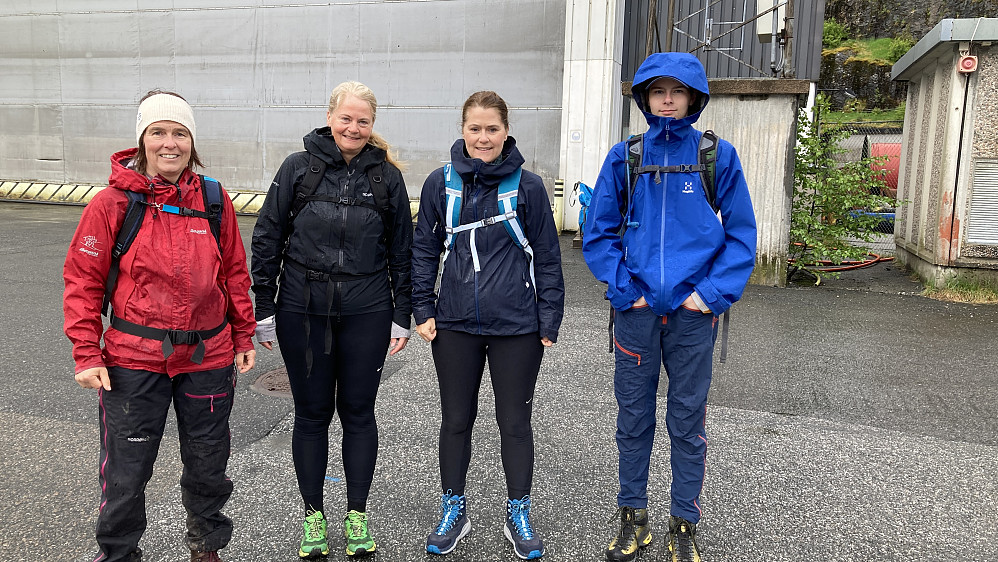 Liv Synnøve, Ingrid, Lise Sofie og Haagen klar til start i Gravdal