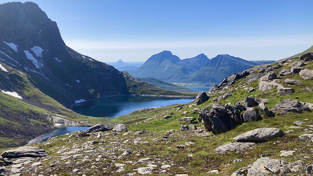 Oppe på ryggen mellom Midtre og Øvre Kvannskardvatn