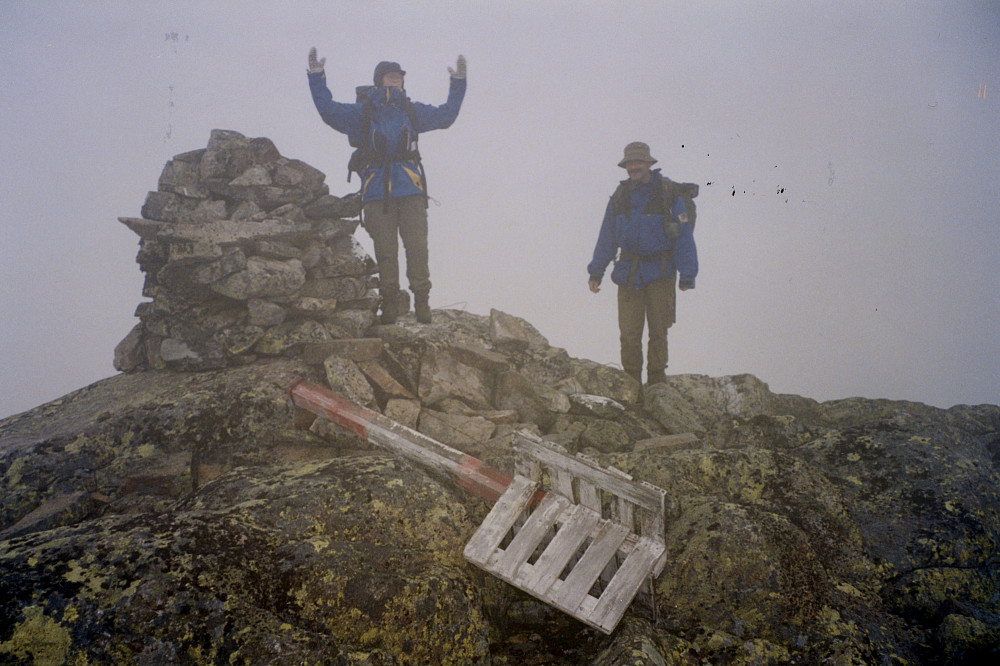 Astrid og Helge ved varden på Skorafjellet!