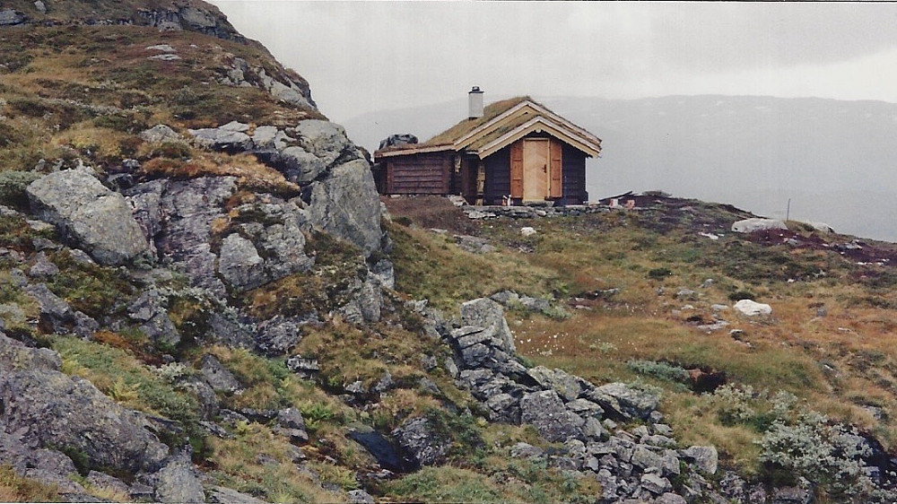 Jakthytte på Mjølkehaugane GPS 32V 386733 6721436, 933 moh