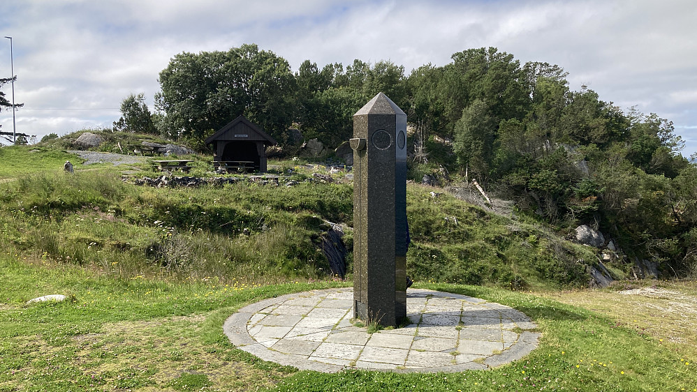 Minnesmerke for forliset av De Zee Ploeg i 1817 sør for Herdleåsen