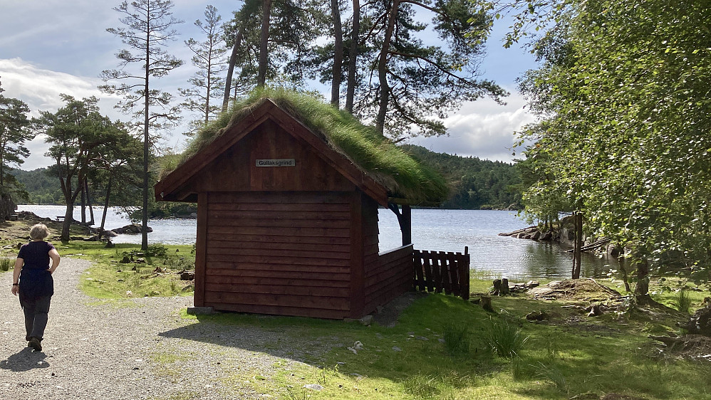 Gullaksgrind - nytt grindbygg fra høsten 2020. Foto mot Småvatnet