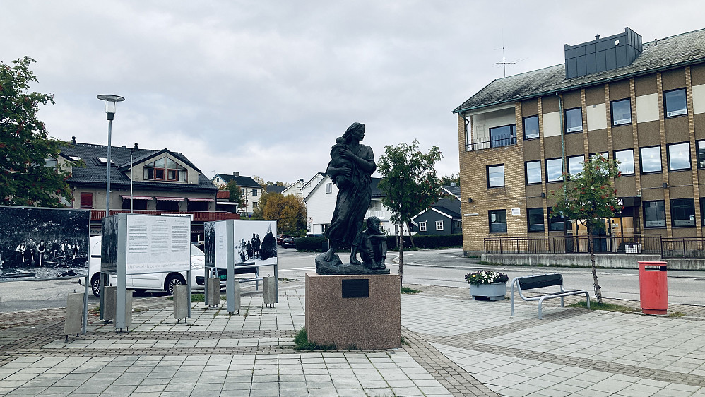 Krigsmødremonumentet fra 1994 av Per Ung