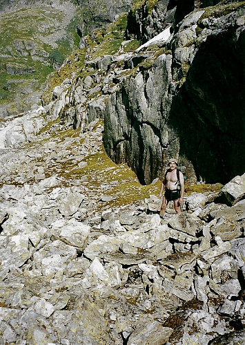 Helge ved fangstgravene sør for Gangdalen