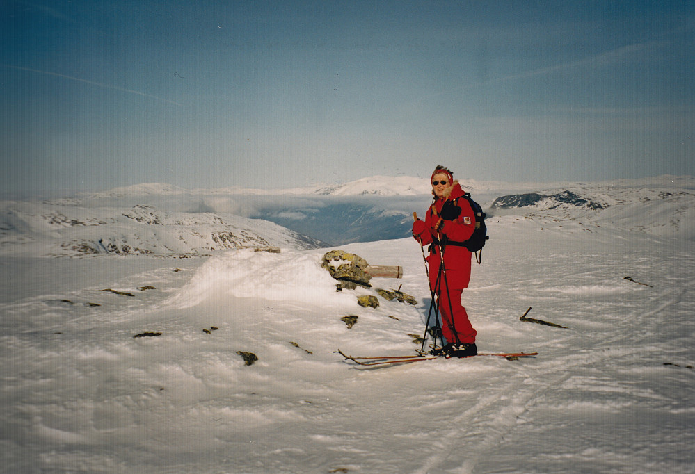 Astrid på vestlig trigmerke-topp Fossdalsskavlen