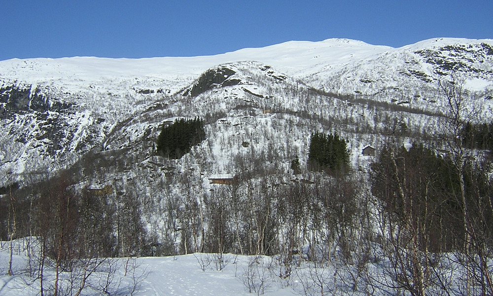 Fra nordsiden av Slondalen mot Ørnaberget og Eilivseggen