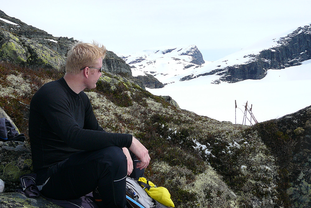 Pause oppe ved Kvannjolvatnet etter ca. 3 timer på tur. Vassfjøra i bakgrunnen