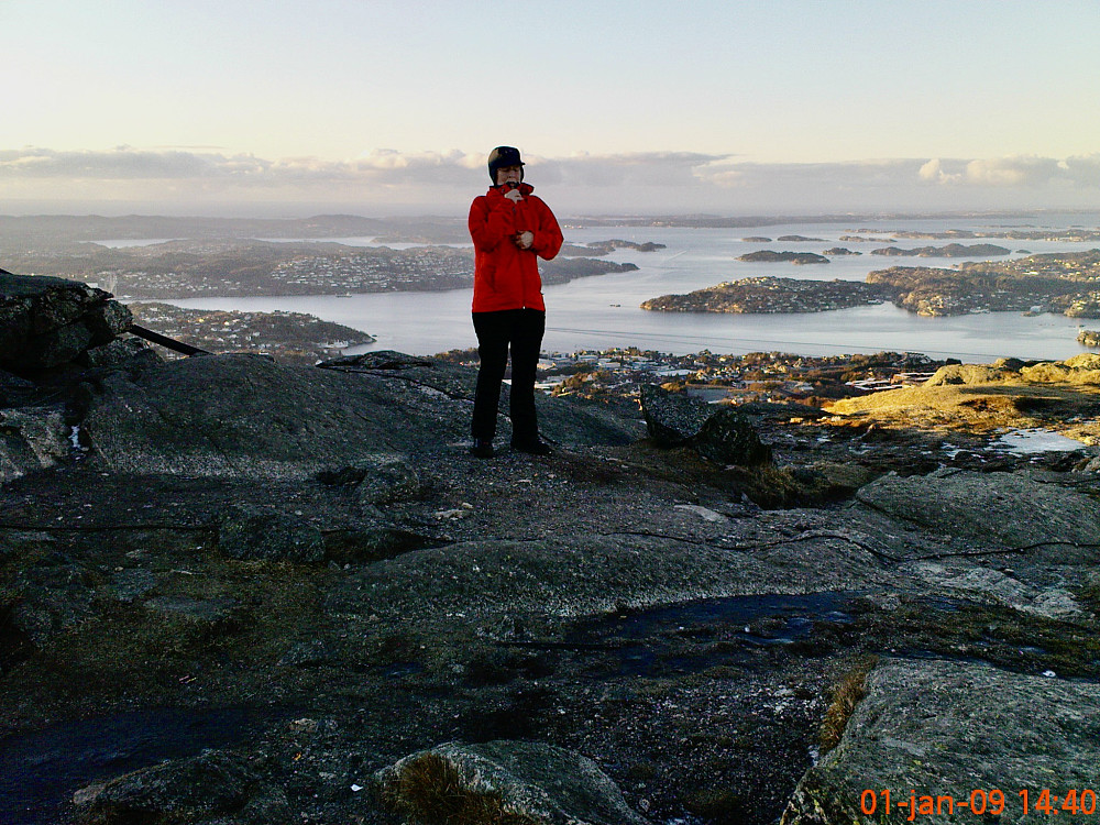 Astrid på toppen av Lyderhorn 1.1.2009