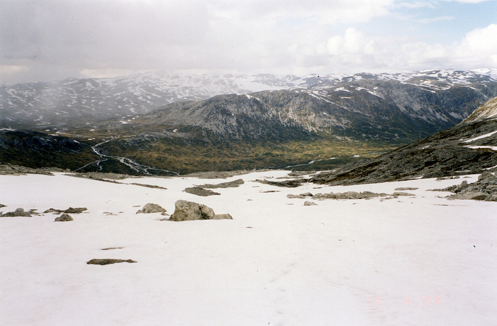 På toppen av Buføreskaret. Foto mot nordvest Såtedalen og Såteggi
