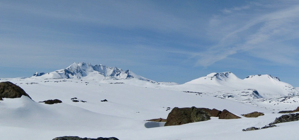 Fantastisk skue mot Gjertvasstind (venstre), Skagastølstindene og Fannaråki (høyre)