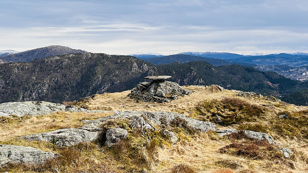 Installasjoner på Skjenafjellet