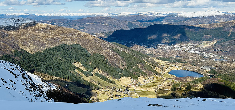 Fra Hauggjelsvarden nedover mot Borgo og Tangelandsvatnet