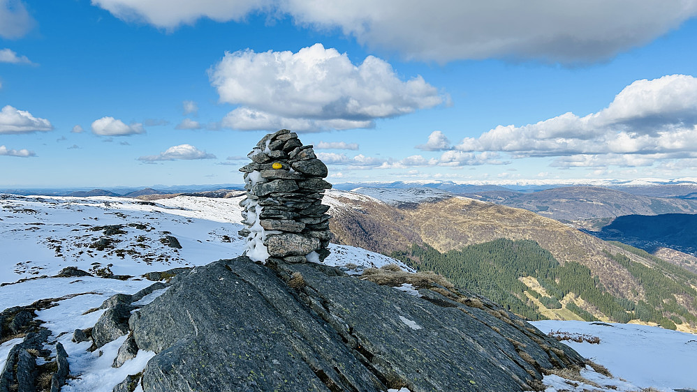 Hauggjelsvarden med God Påske stein!