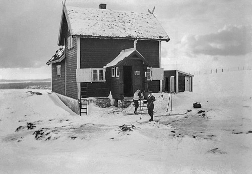 Bergens Skilags hytte på Totland. Foto Carl Bjørn Olsen mellom 1920 og 1939. Billedsamlingen Marcus UIB