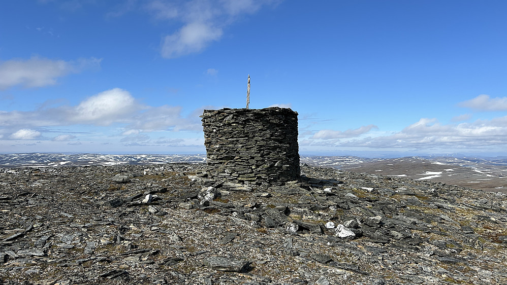 Stor og flott varde ca. 2 m i diameter og høyde