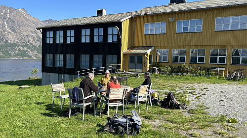Samling ved Seiland House før avreise