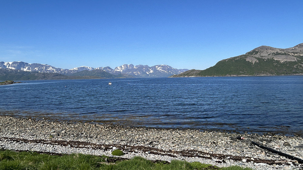 Idyllisk område på Seiland. Utsikt mot Rognsundet og Stjernøya