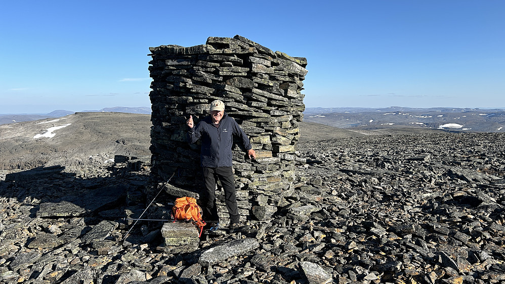 Stor og flott varde og rikelig med byggestein! Foto: Stig