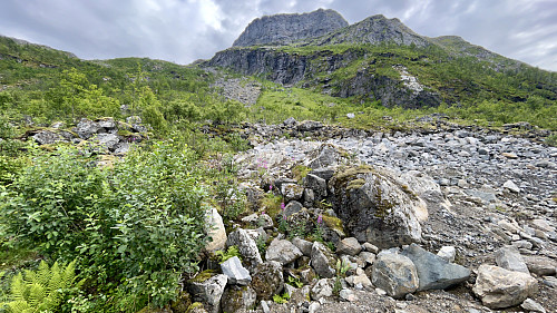 Turstart i stein/grustak