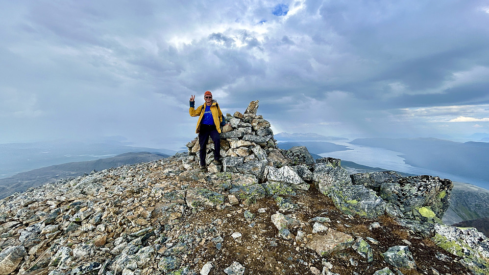 Kl 1600 nådde vi toppen av Sollfjellet på Ringvassøy. Hvilken lykkefølelse!