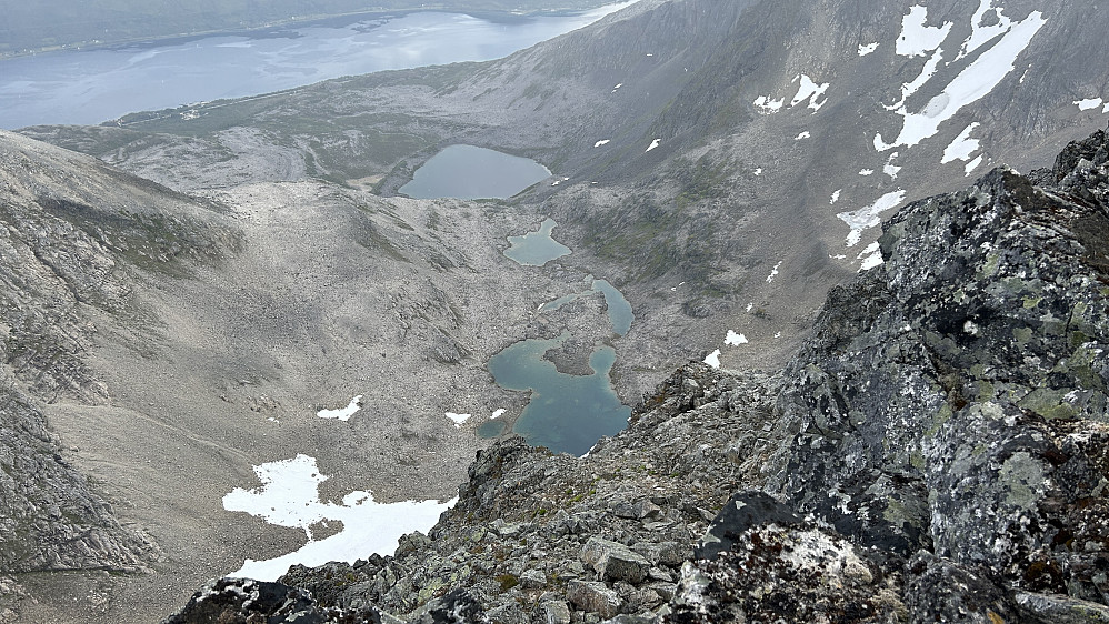 Stupbratt ned mot Åborsdalen og Åborselvvatnet 283 mot ØSØ