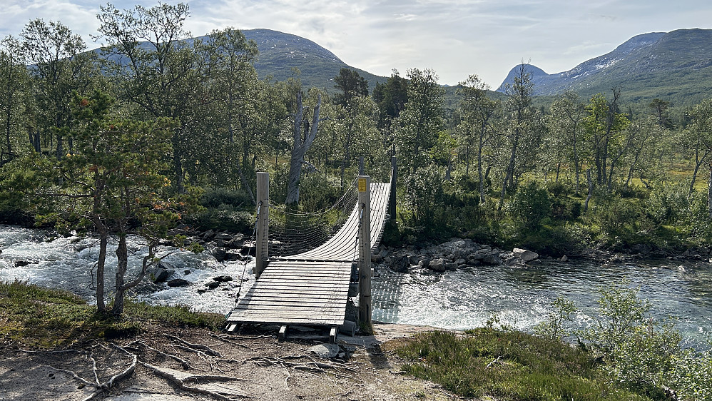 Den svaiende broen over Golverskardelva