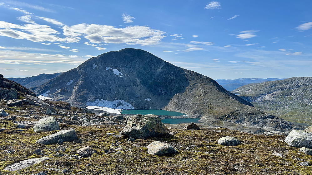 Mot brevatnet 1184 og Måsskardfjellet 1536 på turen ned
