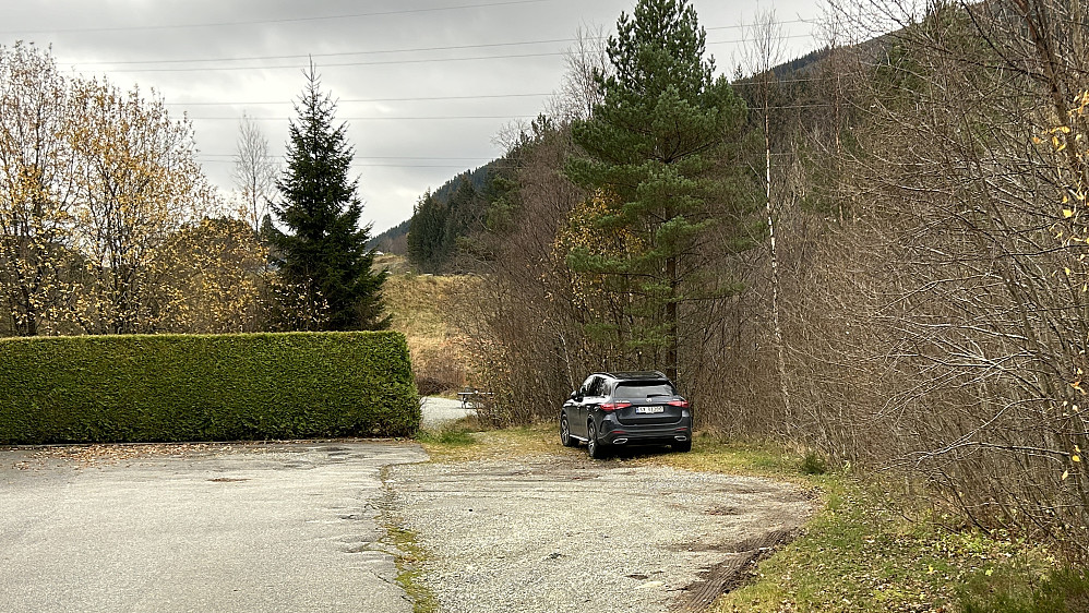 Parkering i enden av Kleivadalen ved nr. 53