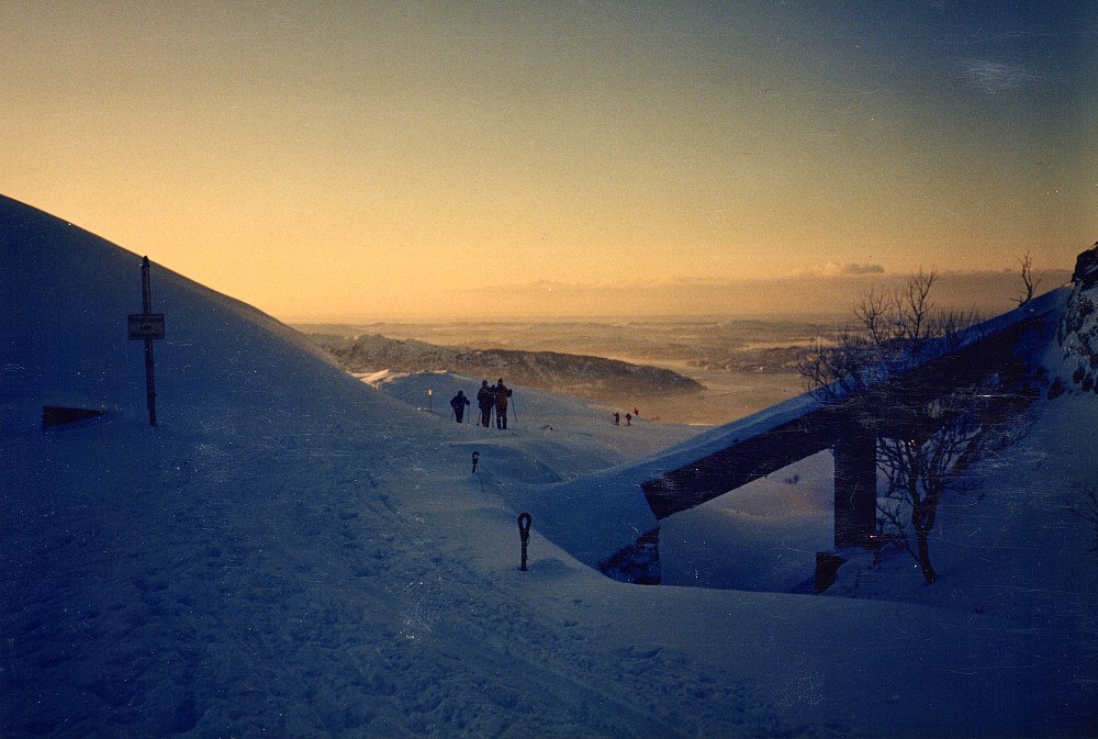 Nydelig kveldshimmel fra Rundemansveien januar 1987!