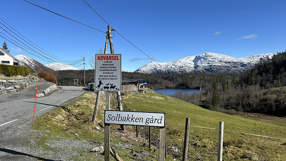 Humoristisk skilt på Solbakken hestegård