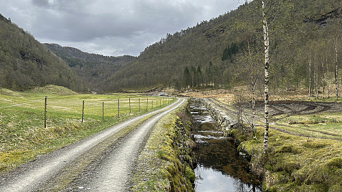 Flott kulturlandskap inne i Høydalsdalen!