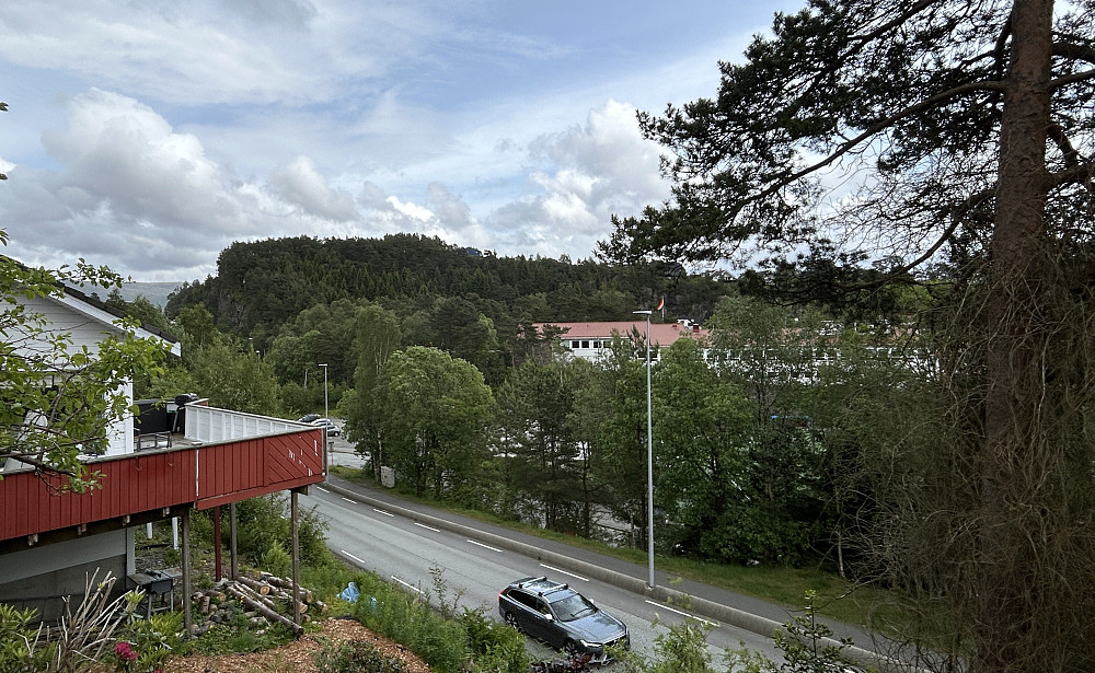 Bildet viser hvorfor Langaberget har fått navnet sitt! Foto fra vest