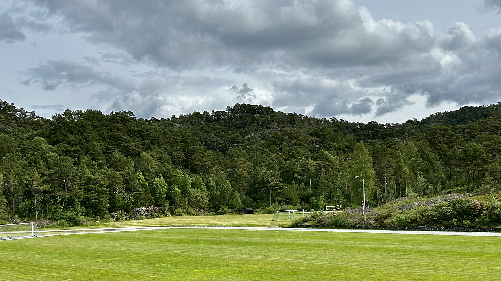Sætrefjellet 162 moh sentalt i bildet sees tydelig fra Arna Stadion!