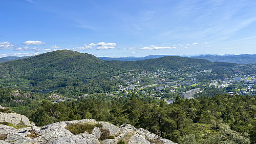 Utsikt østover mot Løvstakken og Gullsteinen