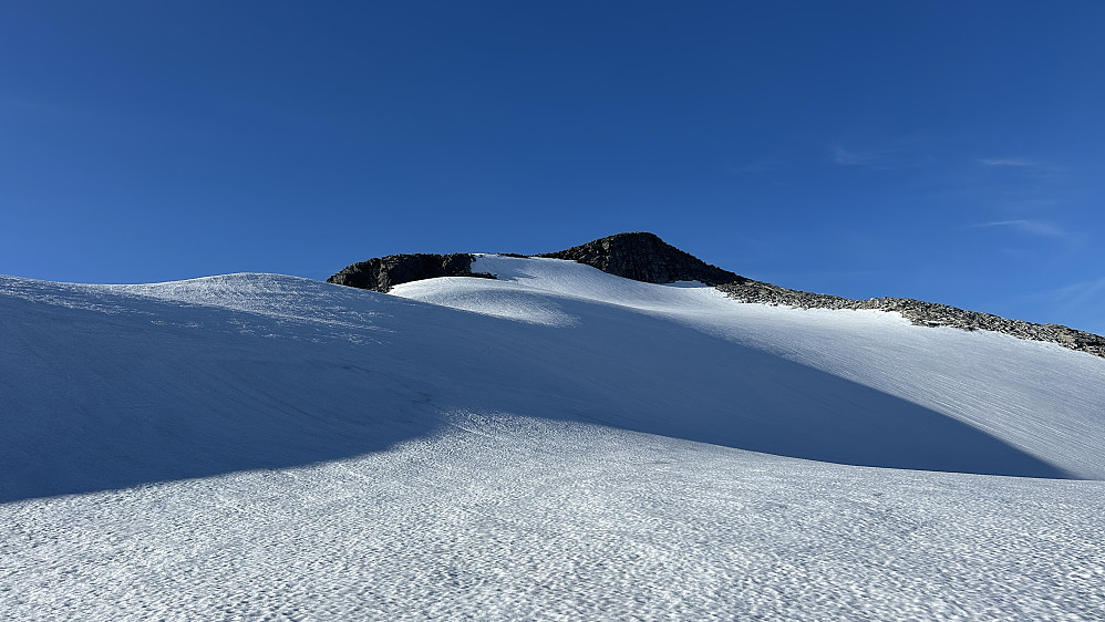 Snøflatene sør for/under toppen