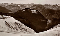 Hovsnebba sett fra Sandvikdalsbreen under Dronningkrona i 1933
