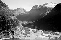 Flyfoto av Sunndalen og Hovsnebbas sørlige del i 1950