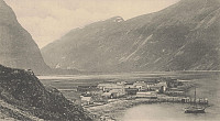 Sunndalsøra i august 1901. Bilde er tatt omtrent på stien til Hovsnebba og Flaggnuten går opp i dag