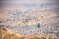 La Paz sett fra Devil's Rock som vi klatret opp på på dag to. Nærmest ser man Florida-distriktet hvor eliten bor i. Lengre inn i dalen ser man høyhusområdene som markerer hovedsentrummen