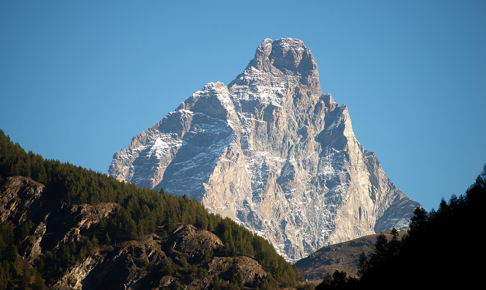 Matterhorn sett fra Valtournench, dalen på Italiensk side av Matterhorn som leder opp til fjellet
