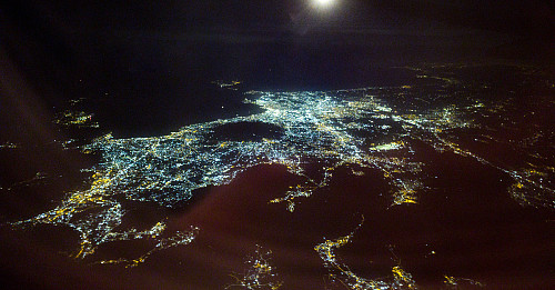 Napoli omkranser Vesuv som ser ut som et svart hull i byen