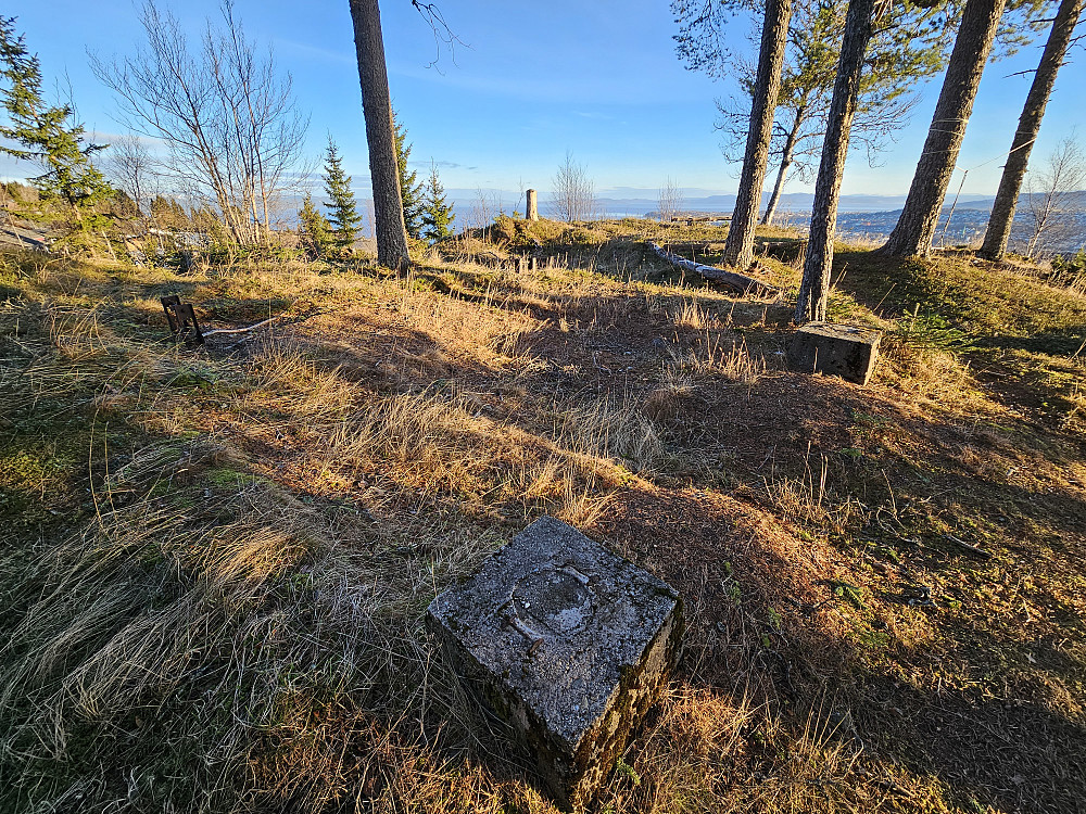 Restene av tårnet som sto her under krigen