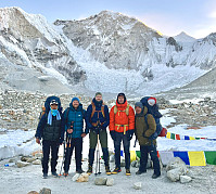 På Baruntse BC. Fra venstre; Angi, Endre, Mathias, Christian, Dawa