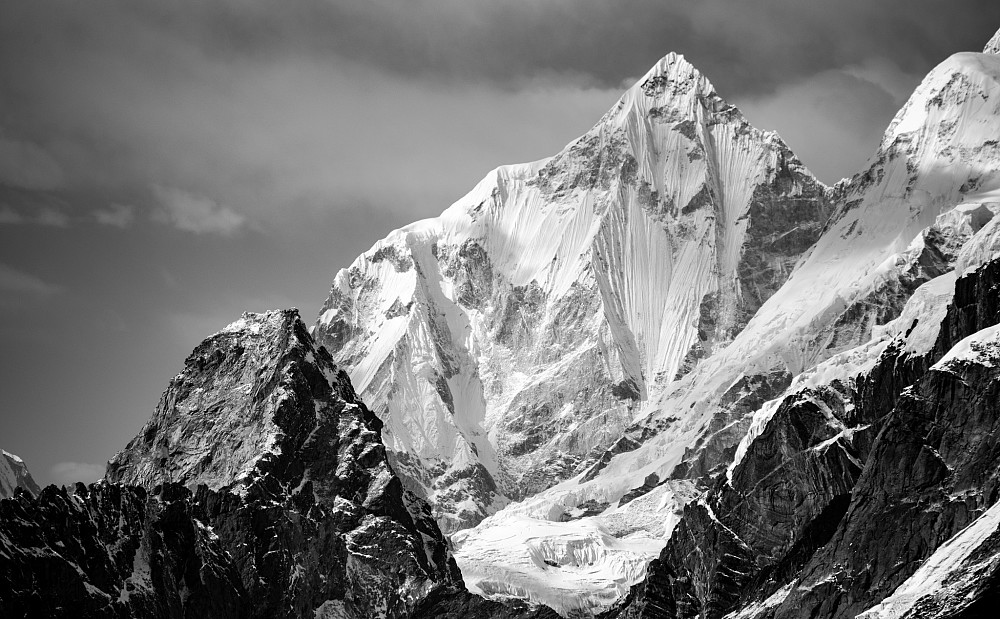 Pasang Lhamu Chuli (7351m)